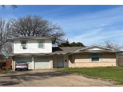 Lynn Dr E for Sale