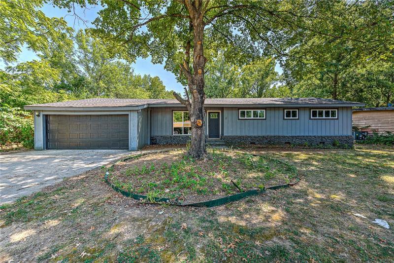 2401 W VALLEY DR, Fayetteville, AR 72703 Single Family Residence For Sale  MLS# 1265030 for Rent