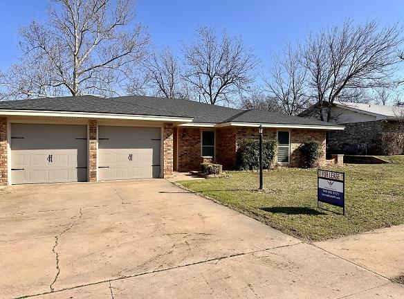 3 Lackland Cir - Wichita Falls, TX 76306 - Home For Rent
