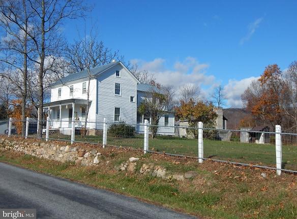 2821 Back Rd - Woodstock, VA 22664 - Home For Rent
