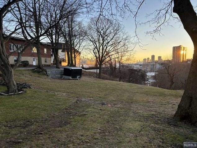 0 Overlook Ave, Cliffside Park, NJ 07010 - MLS 24003686 for Sale
