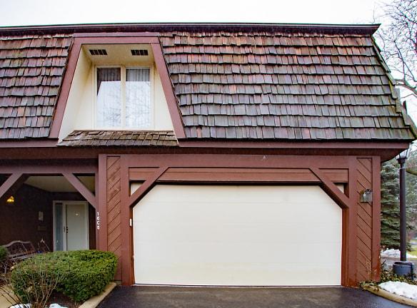 1605 Winnetka Rd - Glenview, IL 60025 - Home For Rent