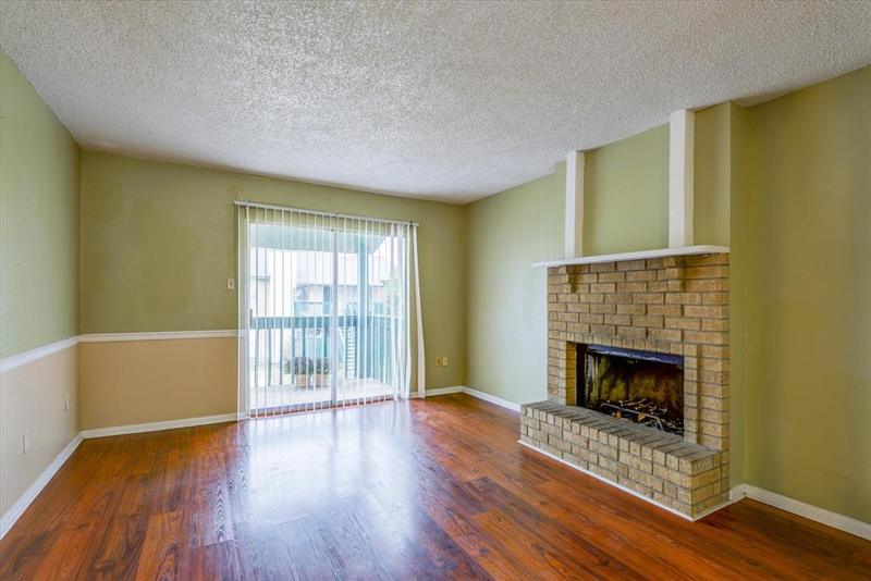 1516 Bay Area Blvd S8, Houston, TX 77058 for Sale