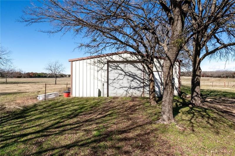 552 W White Oak Road, West, TX 76691 for Sale