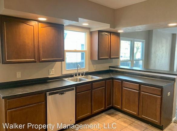 321 Caroline St - Janesville, WI 53545 - Home For Rent