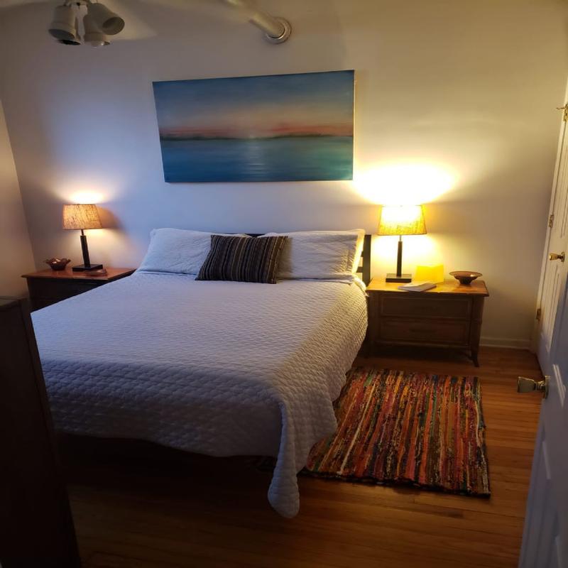 Furnished South Shore, South Side room for rent in 3 Bedrooms, Apartment for 1000 per month. Room ID 4738479