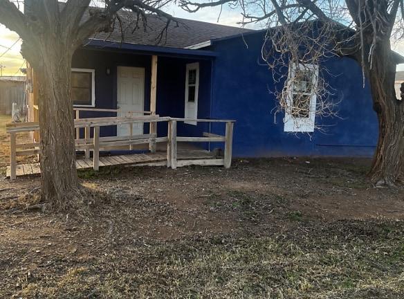 1055 S 3rd St - Slaton, TX 79364 - Home For Rent