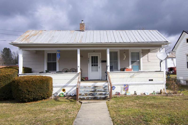 347 Mountain Ave, White Sulphur Springs, WV 24986  624515357 for Sale