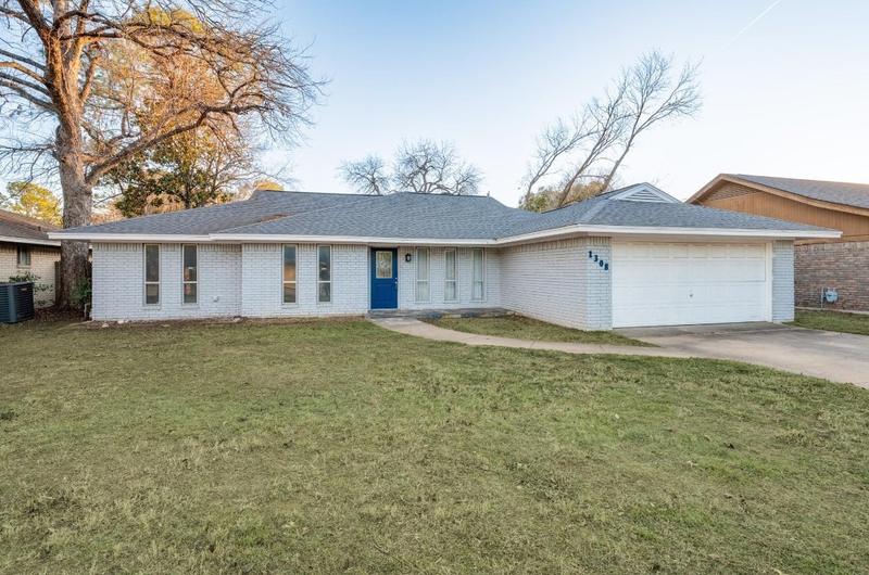 1308 Ashbury Dr, Arlington, TX 76015 - MLS 20527969 for Sale