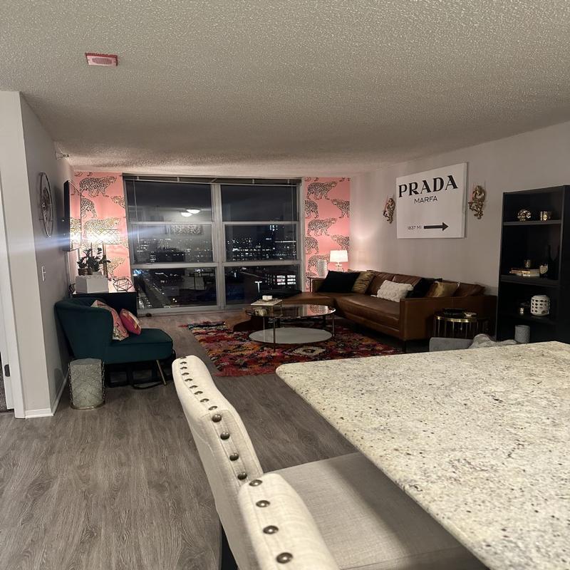 Rental listing in West Loop, Downtown. Contact the landlord or property manager direct about rental.
