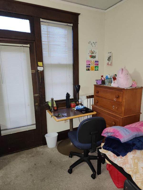 Furnished East Side, Milwaukee room for rent in 3 Bedrooms, Apartment for 315 per month. Room ID 4739688