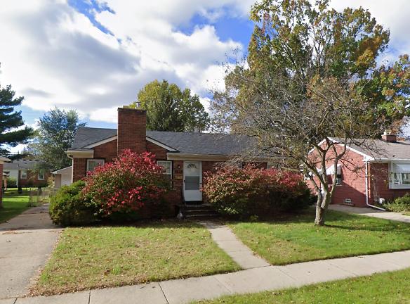 10005 Brookfield St - Livonia, MI 48150 - Home For Rent