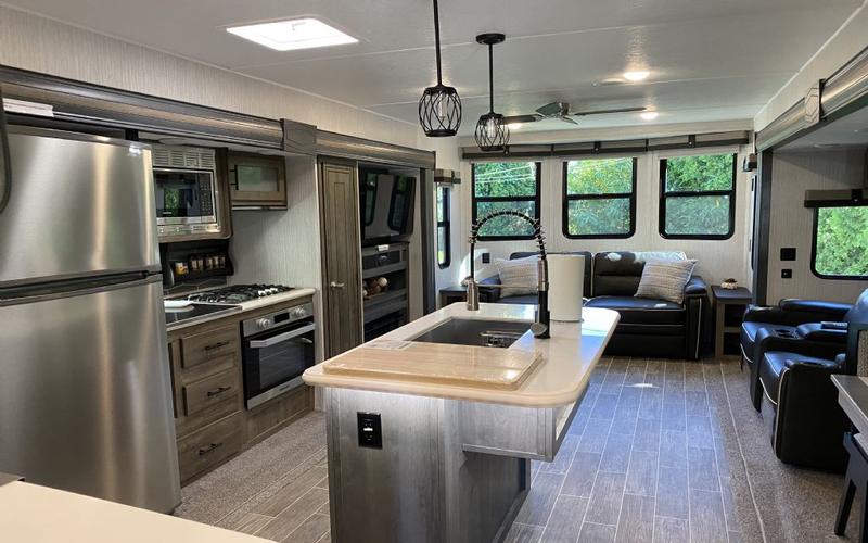 Rental listing in Edmonds, Seattle Area. Contact the landlord or property manager direct about rental.