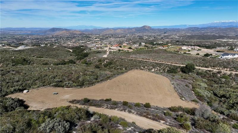 39767 ESPLENDIDA WAY, Temecula, CA 92592 Single Family Residence For Sale  MLS# SW24013794