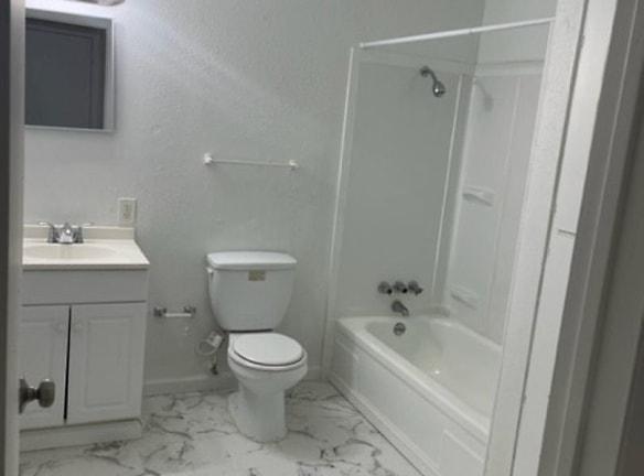 Beaumont Apartments - 125 Interstate 10 North - Beaumont, TX Apartments for Rent