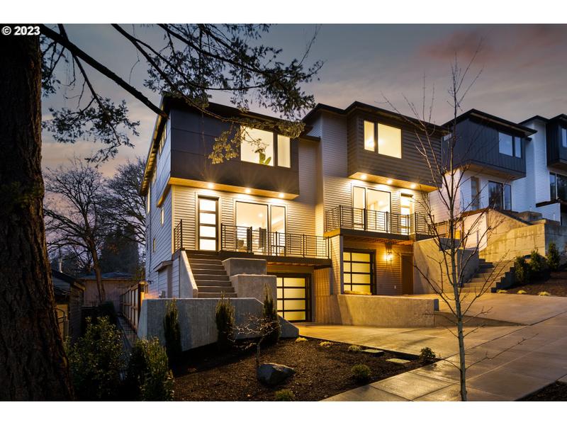 627 SW Lobelia St. ST, Portland OR 97219 for Sale