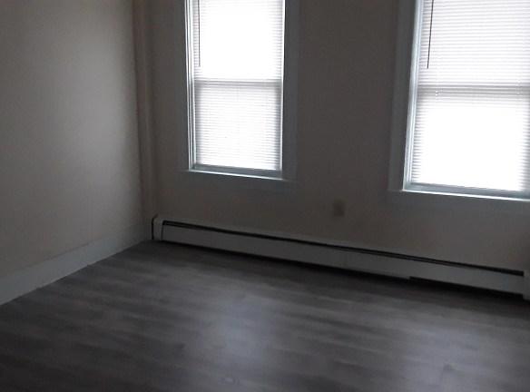 158 Front St unit 10 - Woonsocket, RI 02895 - Home For Rent