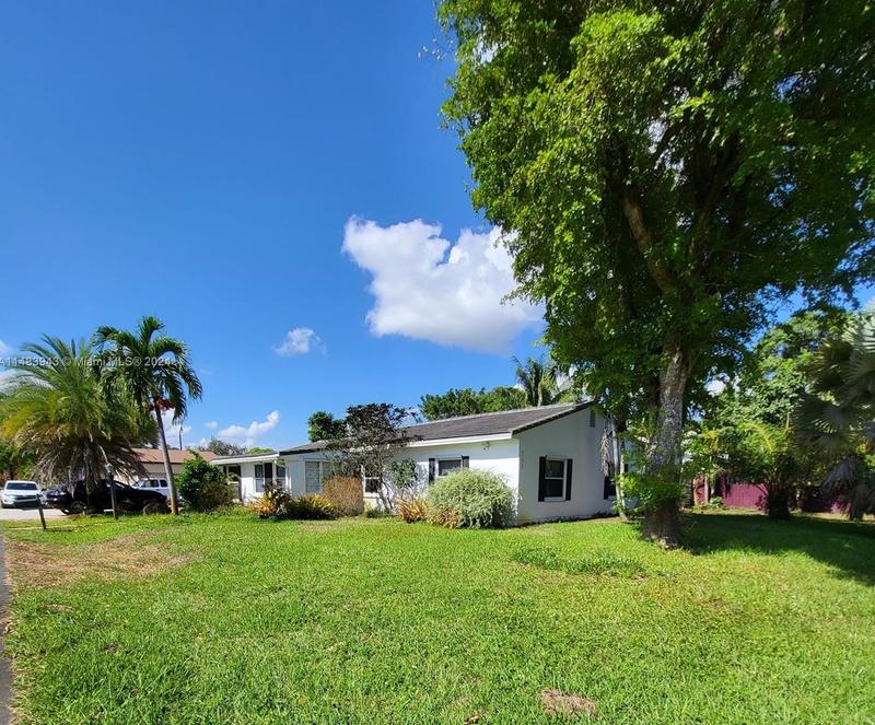 705 NE 3rd Ave, Pompano Beach, FL 33060 - MLS A11483943 for Sale
