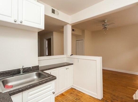 550 W Aldine Ave unit 560-GDN - Chicago, IL 60657 - Home For Rent