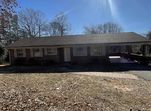 495 Winesap Rd - Madison Heights, VA 24572 - Home For Rent