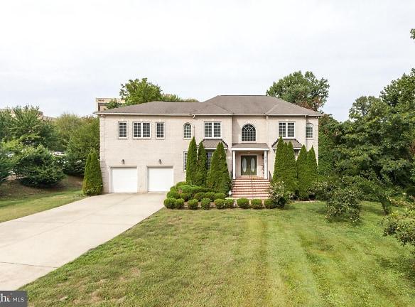4108 Woodland Rd - Annandale, VA 22003 - Home For Rent