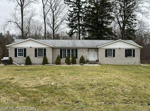 26528 Farmington Rd - Farmington Hills, MI 48334 - Home For Rent