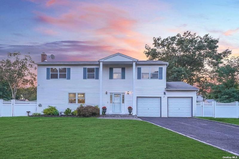 4 Charles Court, Port Jefferson Station, NY 11776 for Sale