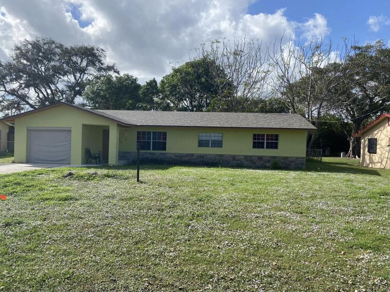 2709 Navajo Ave, Fort Pierce, FL 34946 - MLS RX-10954614 for Sale