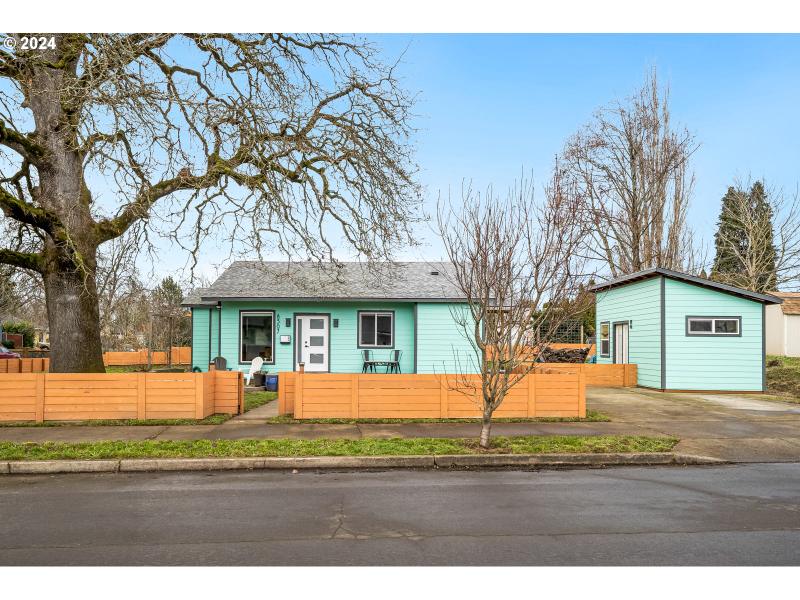 8507 N WEYERHAEUSER AVE, Portland OR 97203 for Sale