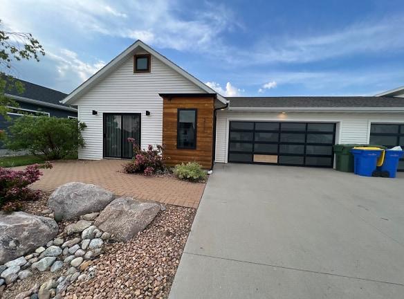 2517 Dean Ct - Brookings, SD 57006 - Home For Rent