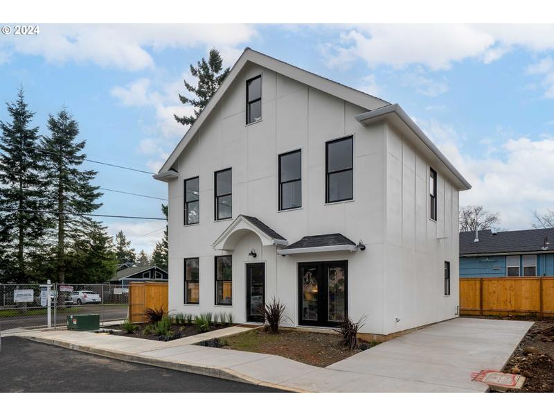 7745 SE LAMBERT ST, Portland OR 97206 for Sale