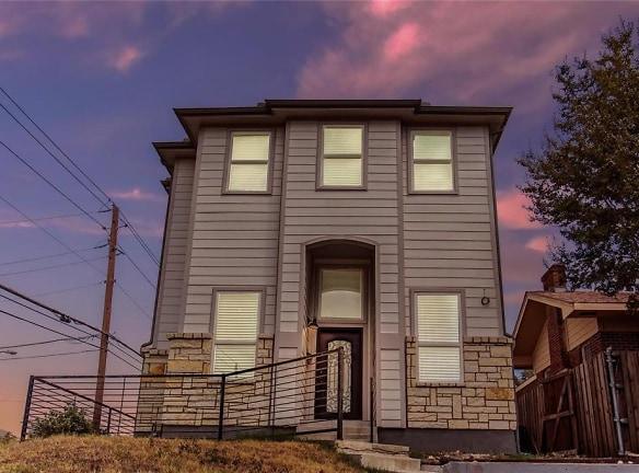 422 N Marlborough Ave - Dallas, TX 75208 - Home For Rent