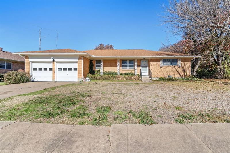927 Poinsettia Drive, Lancaster, TX 75146 for Sale