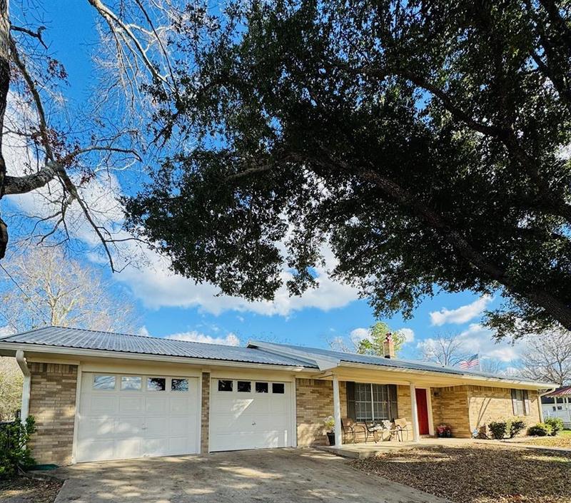 109 Kessler St, Hallettsville, TX 77964 for Sale