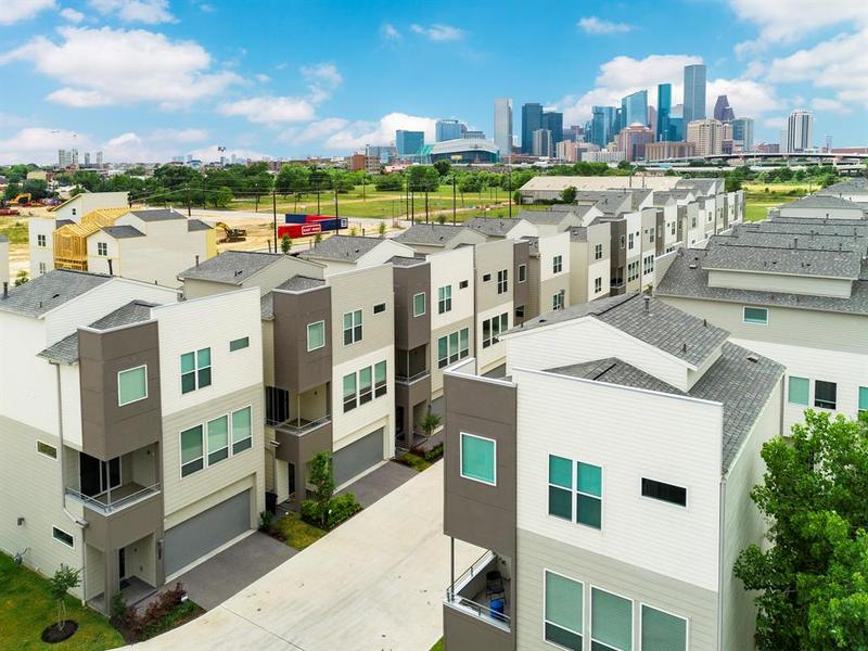 2735 Clinton Drive, Houston, TX 77020 for Sale