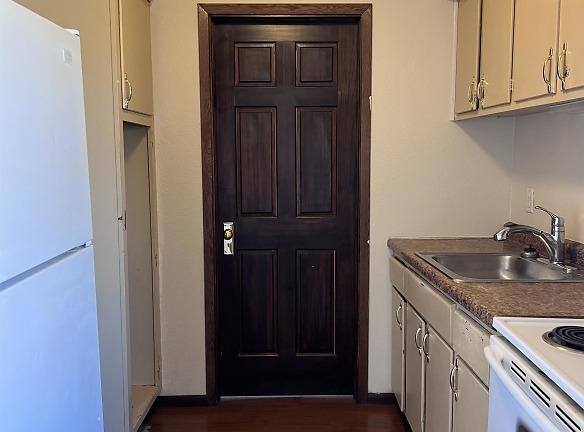 241 S Madison St unit 101 - Waupun, WI 53963 - Home For Rent