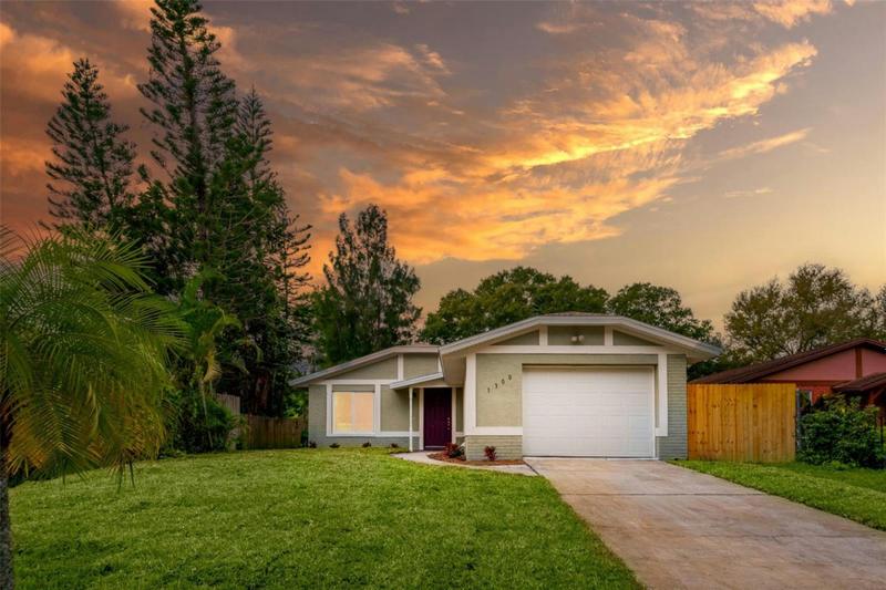 1300 SASOON AVE, ORLANDO, FL 32803 Single Family Residence For Sale  MLS# O6162994