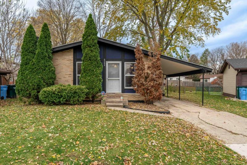 4306 OLD CASTLE CIR, Lansing, MI 48911 Single Family Residence For Sale  MLS# 23142098