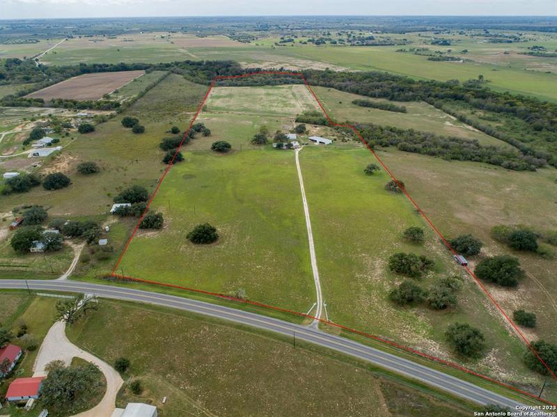 2533 Business Loop 181 N, Floresville, TX 78114 for Sale