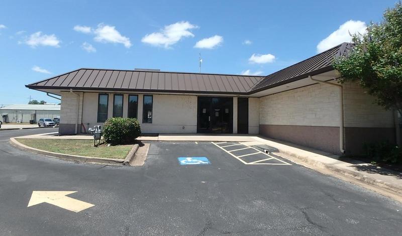 102 E Young St, Llano, TX 78643 - MLS 157238 for Sale
