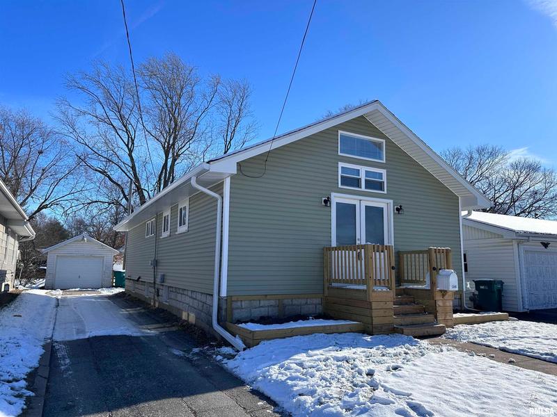 1345 Willard St, Galesburg, IL 61401  MLS# CA1026227 for Sale