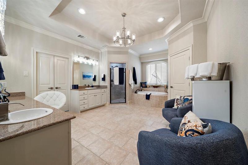 19 Kiskadee Ln, Houston, TX 77058 for Sale