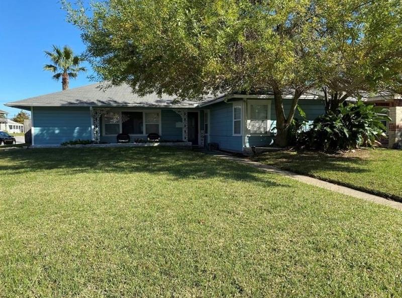 1824 Bayou Shore Dr, Galveston, TX 77551 - MLS 23487078 for Sale