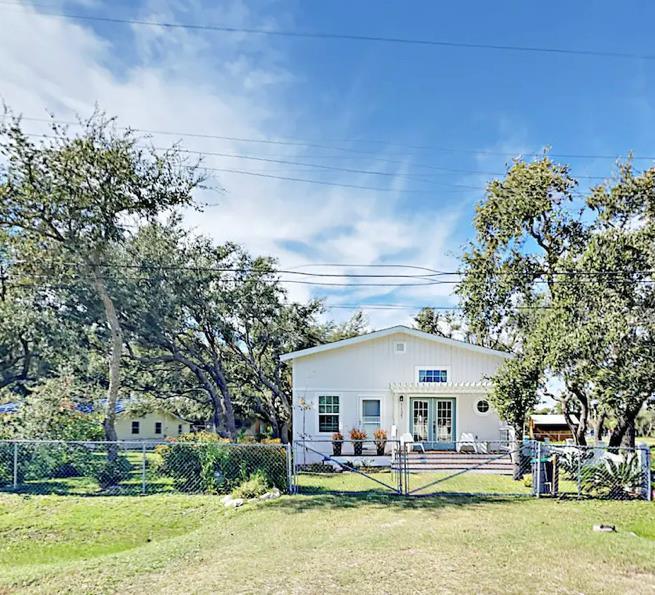 1121 N Fuqua St, ROCKPORT, TX 78382  MLS# 139358 for Sale