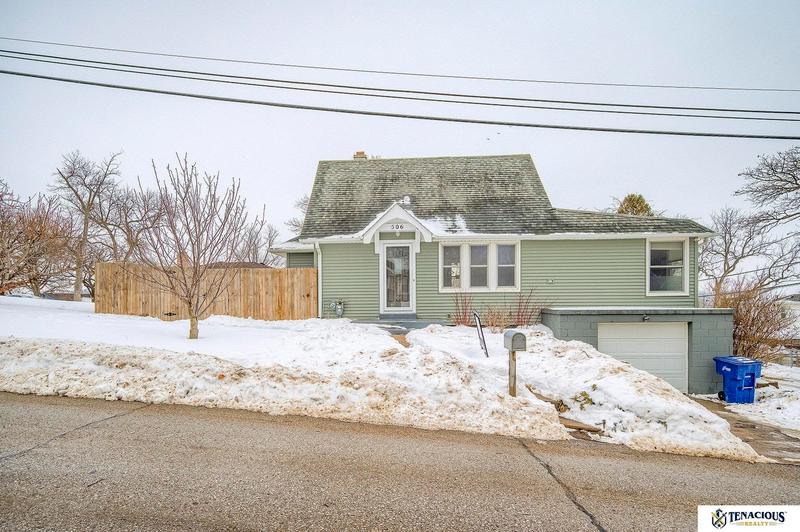 506 E 2nd St, Louisville, NE 68037  MLS# 22401590 for Sale