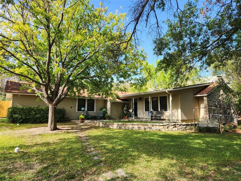 1515 W 11th St, Clifton, TX 76634 for Sale