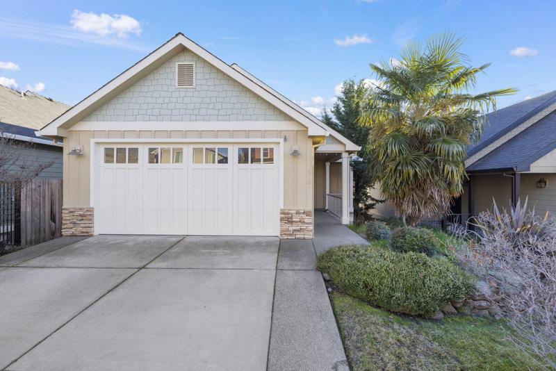 550 Pointe View Court, Medford OR 97504 for Sale