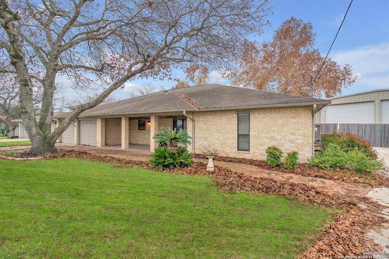 1323 Lake Winds Cir, New Braunfels, TX 78130 for Sale