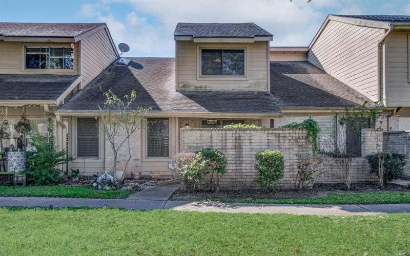 10341 Huntington Place Dr #23, Houston, TX 77099 for Sale