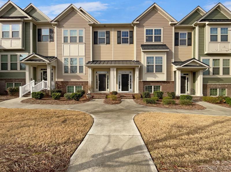 329 Annandale Dr, Tega Cay, SC 29708 - MLS 4096655 for Sale